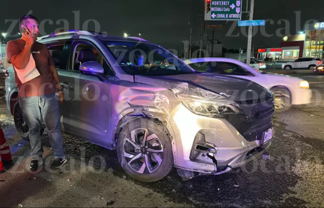 Tras el percance, las dos unidades se proyectaron al carril que va al norte, obstruyendo dos carriles de circulación.