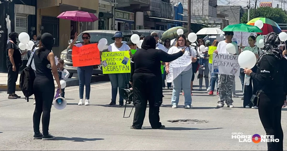 Con marcha pacífica exigen justicia para Sebastián, adolescente de 14 años asesinado en una panadería en Gómez Palacio
