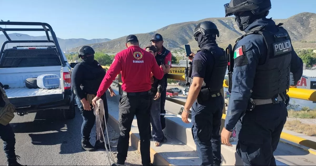 Se movilizan por presunto intento de suicidio en la Lagunaâ€¦ Hombre capturaba palomas de un puente