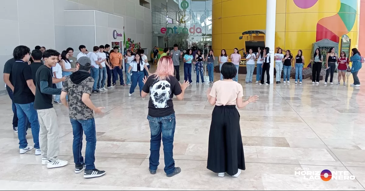 Los requisitos son estar cursando preparatoria o universidad, elegir alguno de los turnos disponibles (mañana, tarde o fines de semana) y asistir al casting de selección.