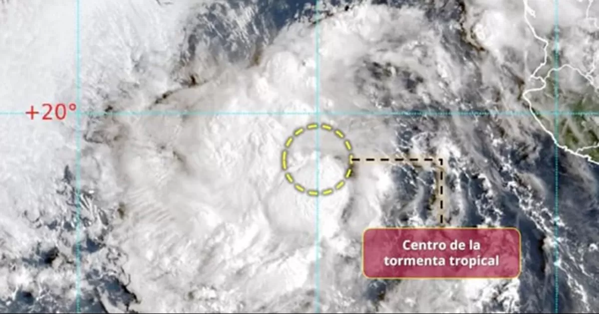 El fenómeno muestra una amplia circulación nubosa desde el espacio. Autoridades llaman a extremar precauciones en Baja California Sur.