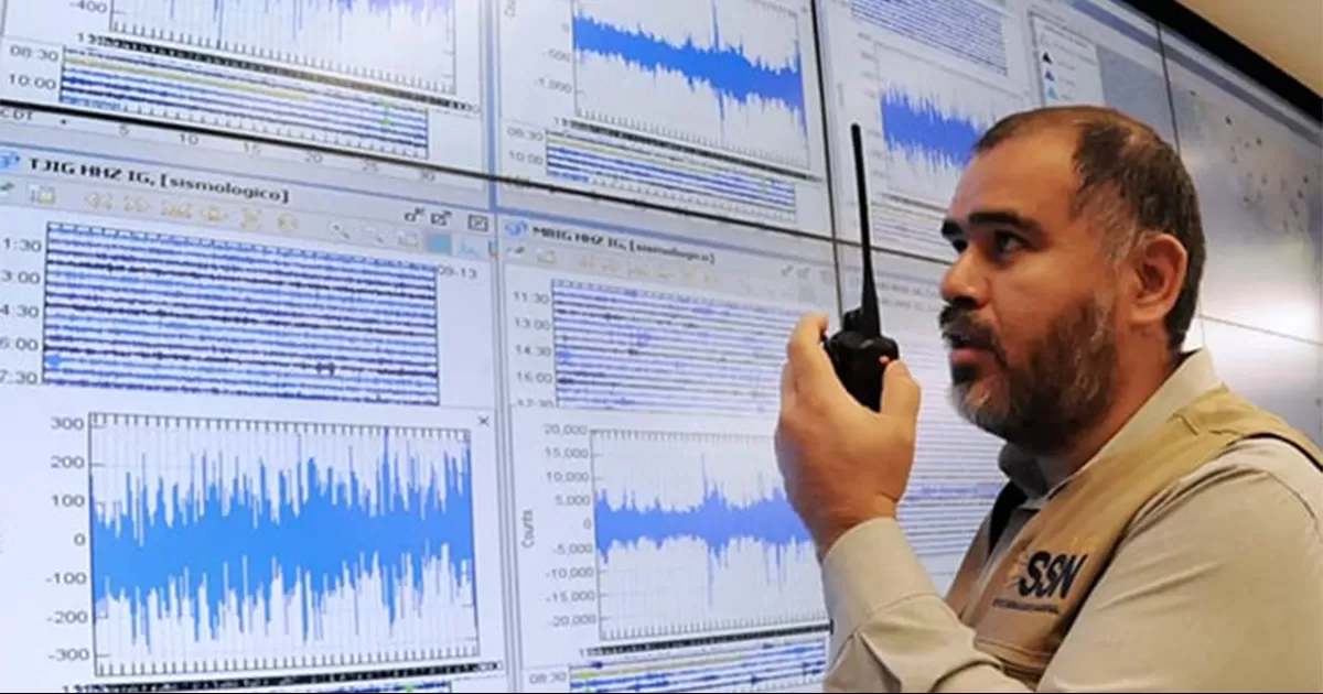 ‘Y retiemble en sus centros la Tierra’: Sorprenden sismos en México en pleno día del Grito
