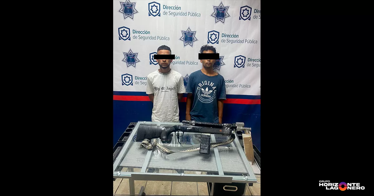 Detienen a dos por amenazas y portación de réplica de arma de fuego en Torreón