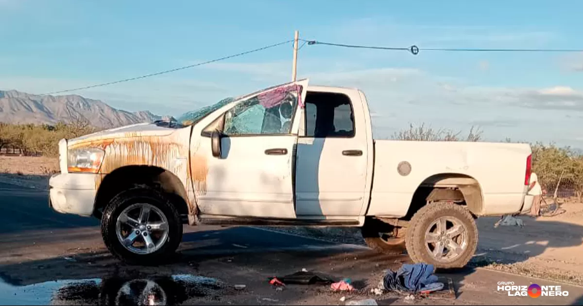El informe de las autoridades detalló que la unidad siniestrada fue una camioneta blanca RAM con placas del estado de Nuevo León PZ-5914-A, en donde se trasladaban 10 personas, dentro de ellos una mujer embarazada.