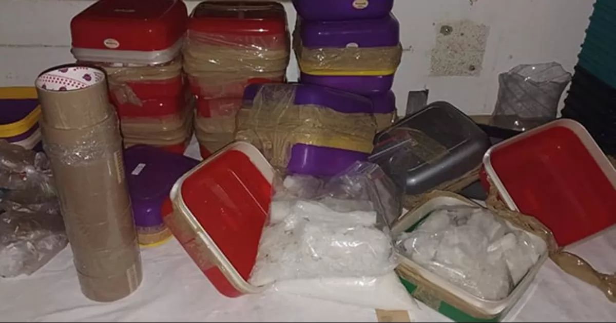 Autoridades desmantelaron en Sudáfrica un narcolaboratorio donde se elaboraba metanfetamina; hay cinco mexicanos detenidos