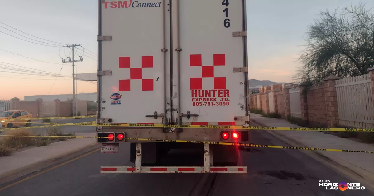 Muere motociclista tras ser atropellado por conductor de tráiler en bulevar San Pedro de Torreón
