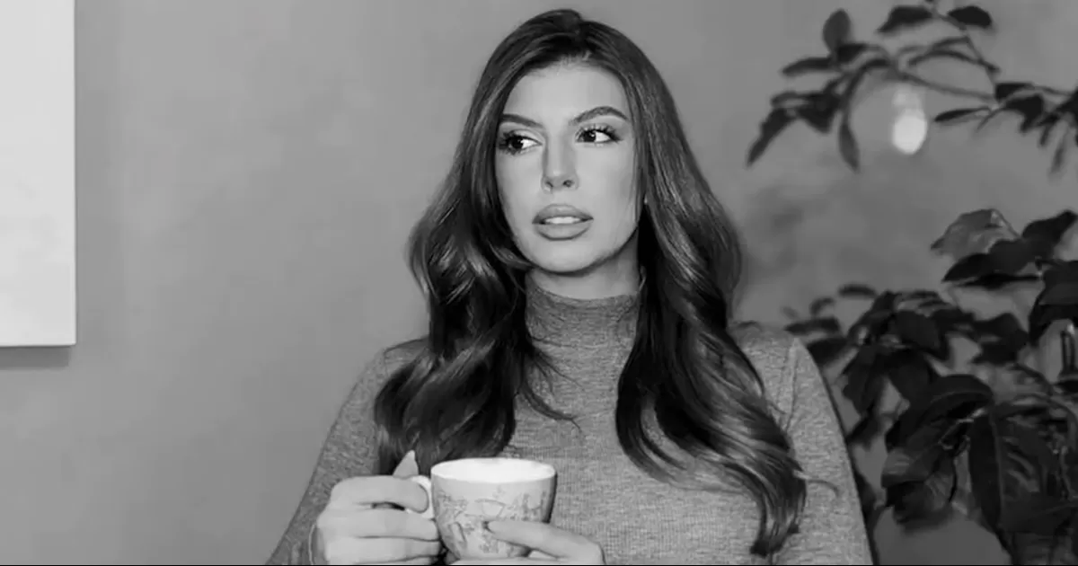 Influencer de 26 años muere 48 horas después de su boda tras sentirse mareada durante la ceremonia