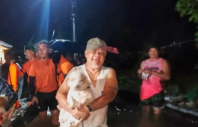 Una nueva tormenta tropical golpeó Filipinas el viernes, dejando al menos cuatro personas muertas