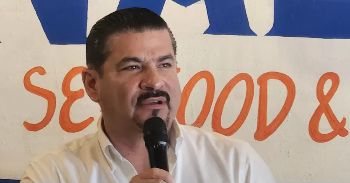 AcusÃ³ al asesor polÃ­tico Jorge Torres, de la colocaciÃ³n de espectaculares y pÃ¡ginas de Facebook donde lo vinculan con actividades ilÃ­citas.
