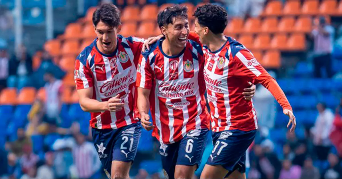 Chivas vence a Puebla y 'El Cotorro' González destaca con un golazo