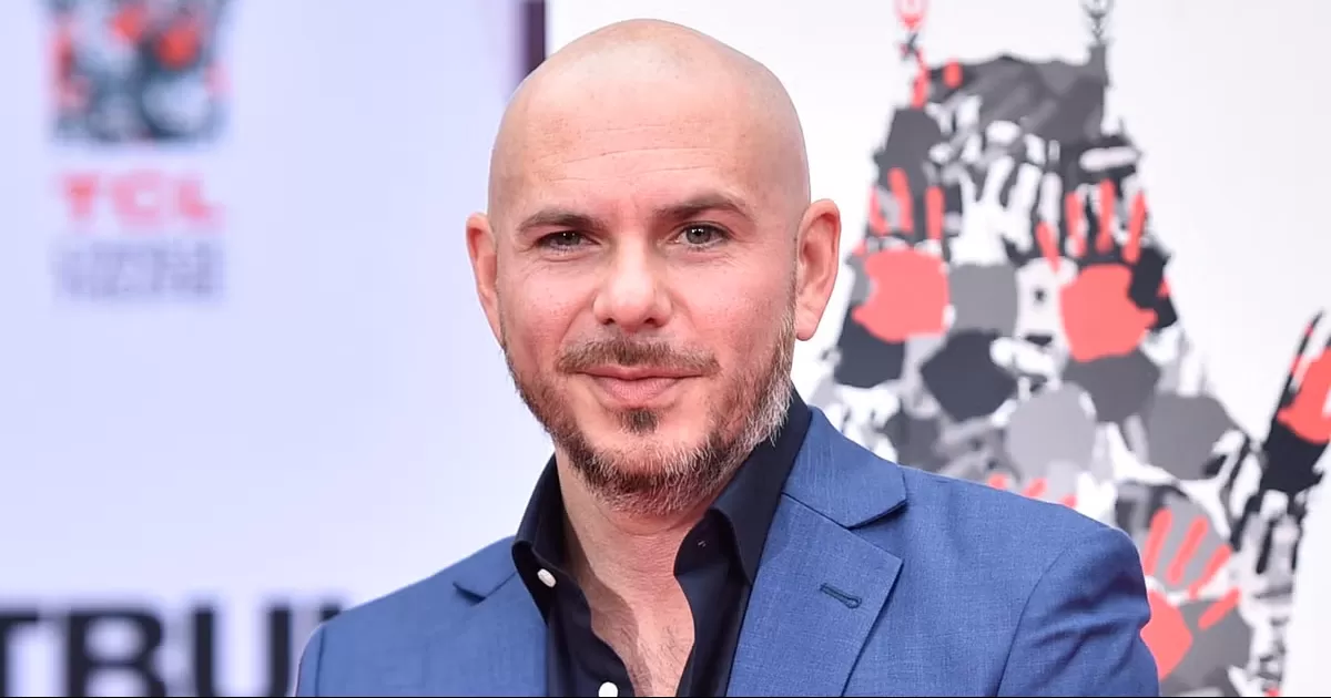 Pitbull revela que vivió con una familia de acogida en su infancia: ‘Empecé a trabajar a los 5 años’