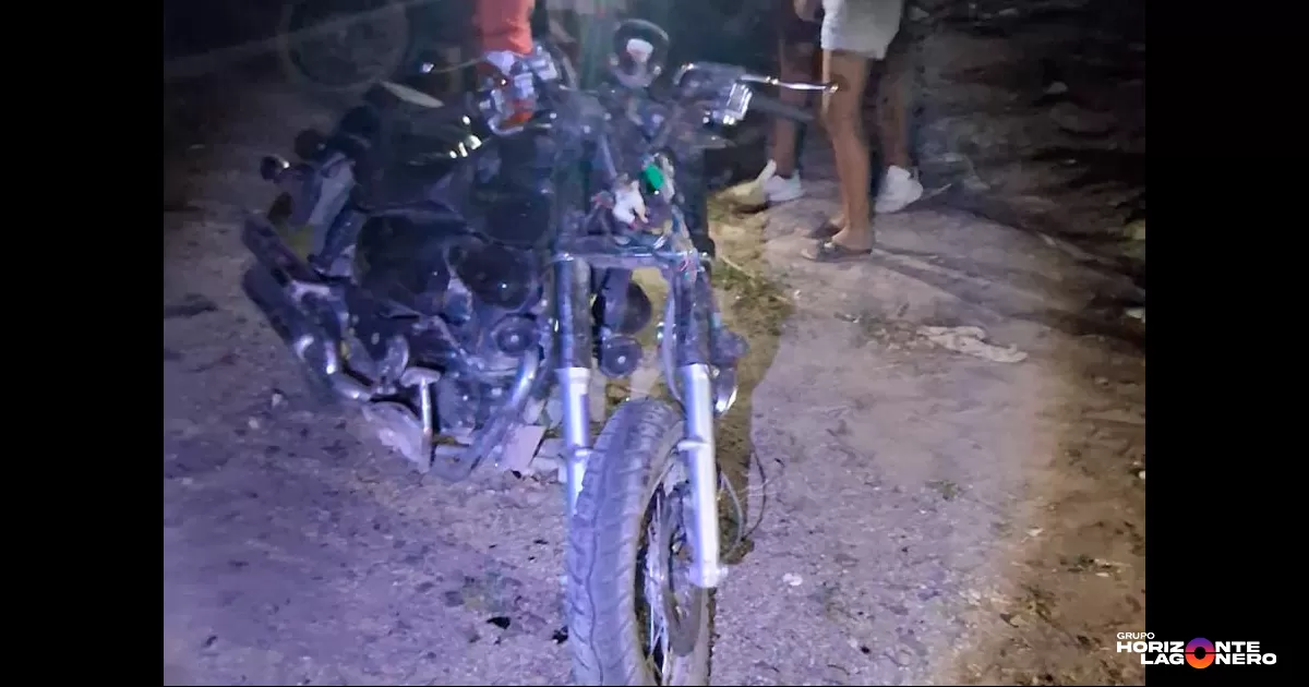 Dos adolescentes lesionados tras choque entre motocicleta y caballo en Gómez Palacio