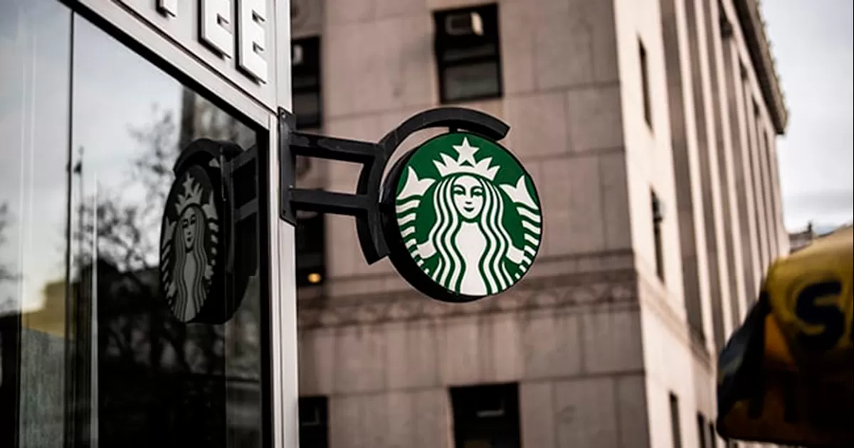 Con la reestructuración, Starbucks busca eficientar sus operaciones, aunque destaca que apoyará a sus colaboradores.