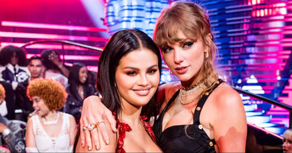 La cantante Taylor Swift dio un emotivo discurso durante la recepción de la boda de Selena Gomez y Benny Blanco en Santa Bárbara, California.