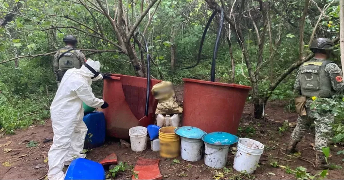 Desmantelan tres centros de producción de drogas sintéticas en Culiacán