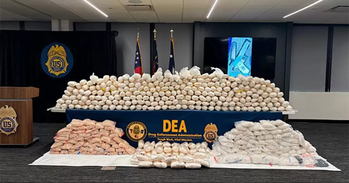 Sin especificar las ciudades donde se llevaron a cabo, la DEA informó haber coordinado diversos operativos en contra del CJNG