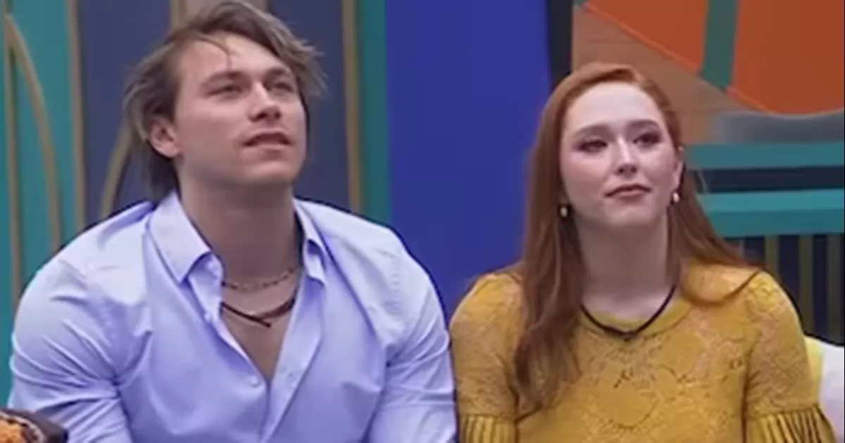 Tras escuchar el timbre, Aldo de Nigris corrió a abrazar a su hermana Andrea cuando la vio llegar a la casa.