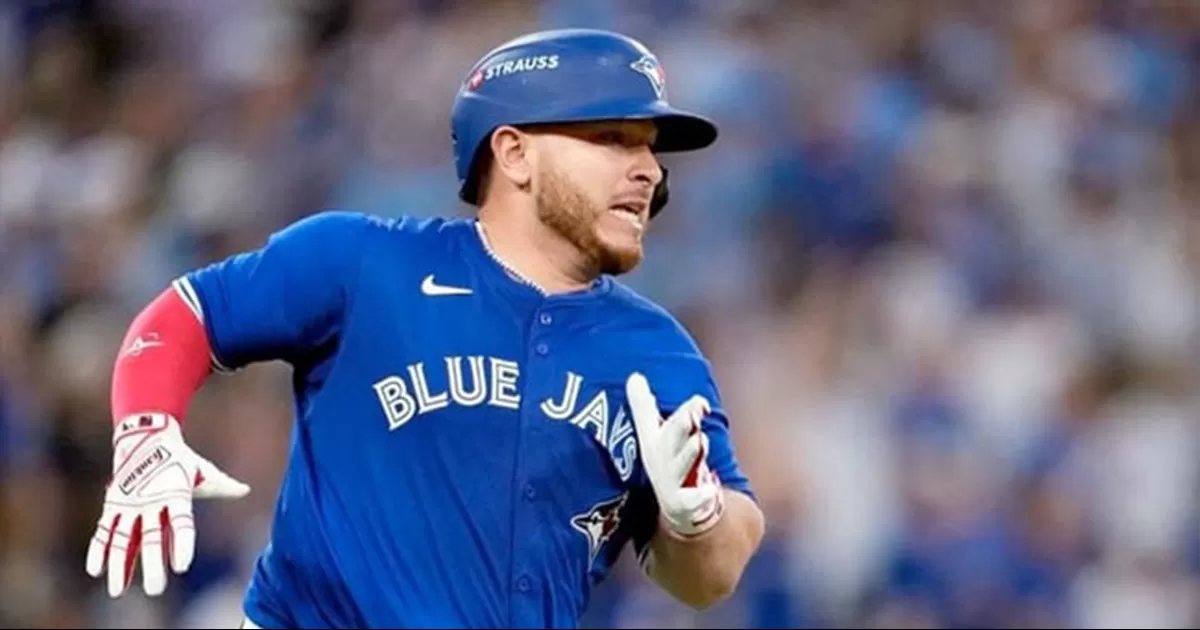 Receptor de Toronto Blue Jays, Alejandro Kirk, es primer jugador nacido en México con múltiples jonrones en un partido de playoffs en historia de MLB