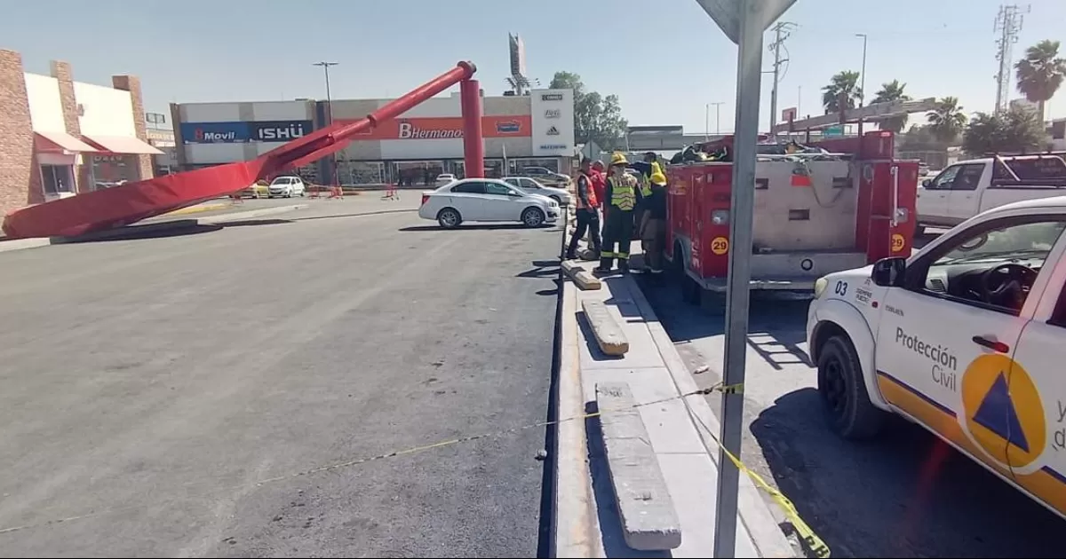 Fuertes vientos dejan daños y desorden en Torreón