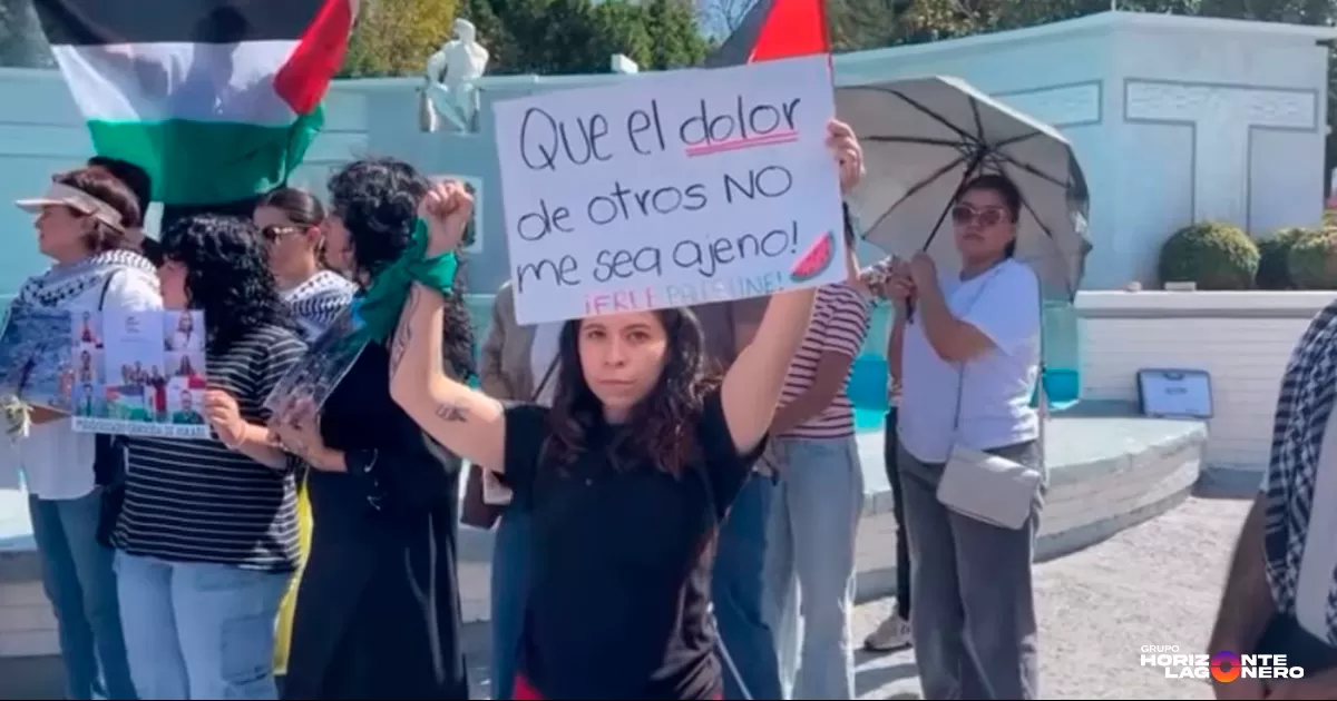 La jornada comenzó a las 10:00 AM con la marcha que partió de la Plaza Mayor y concluyó su recorrido en la Alameda Zaragoza. A la 1:30 PM, los manifestantes se congregaron frente a las oficinas de la Secretaría de Relaciones Exteriores (SRE), ubicadas en Plaza Paseo Independencia, el punto focal de su demanda diplomática.