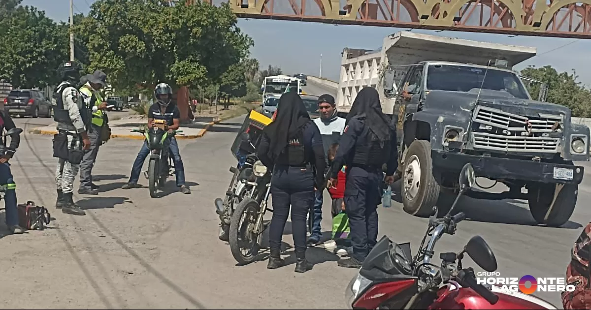 El dispositivo se llevó a cabo en un módulo de revisión instalado sobre el bulevar Sánchez Madariaga, entre la calle Arnulfo López, en la colonia El Dorado, donde fueron inspeccionadas un total de 21 motocicletas.