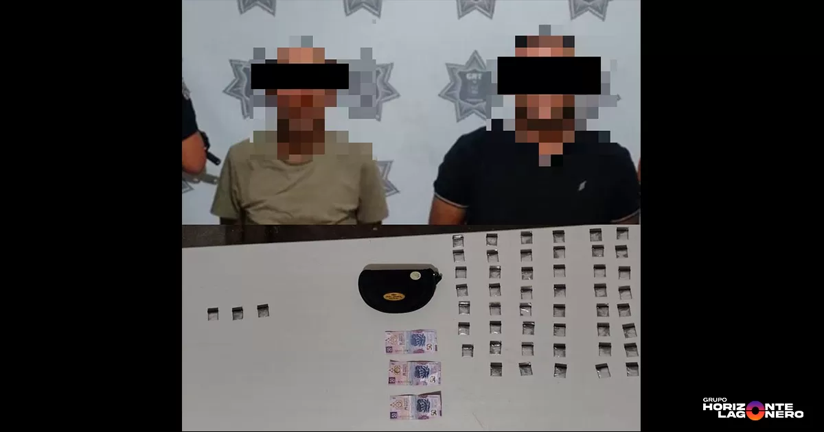 Detienen a dos hombres por presunta posesión de droga en Villas Universidad Oriente en Torreón