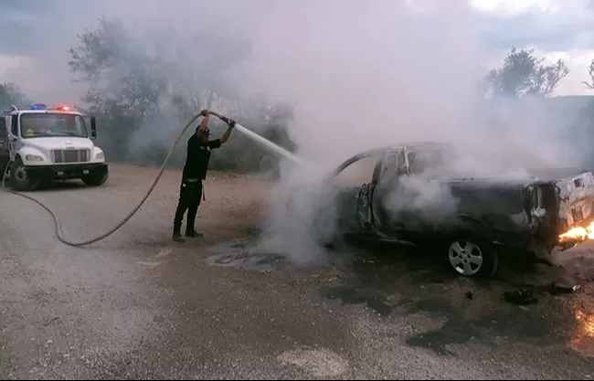 Se incendia camioneta en Múzquiz