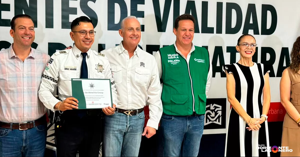 Durante la ceremonia, el alcalde Román Alberto Cepeda González felicitó a los graduados y destacó que este tipo de acciones fortalecen la atención que se brinda a la población, al contar con servidores públicos más preparados y con una visión más amplia de su labor.