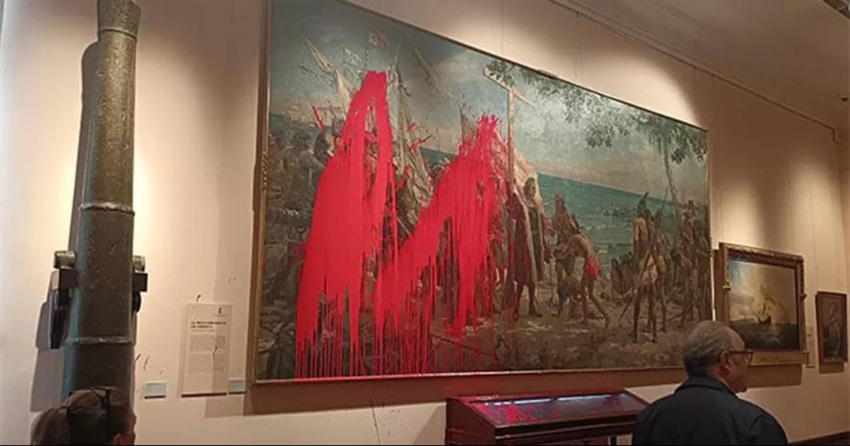 Según se comprobó, la pintura ha dañado la mitad izquierda del cuadro Primer homenaje a Cristóbal Colón