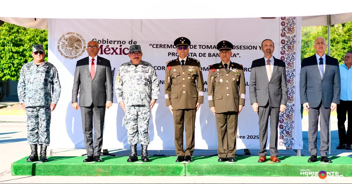 Aunque León Arroyo inició formalmente sus labores el pasado 1 de octubre, la ceremonia oficial de protesta se llevó a cabo este lunes, donde refrendó su compromiso de servir con lealtad, honor y patriotismo, en cumplimiento de la encomienda que le fue conferida.