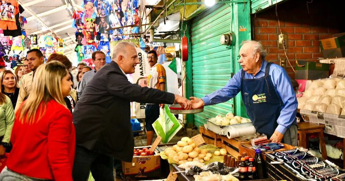 Autoridades municipales llevaron a los locatarios diferentes los diferentes trÃ¡mites y servicios con los que cuenta la administraciÃ³n.