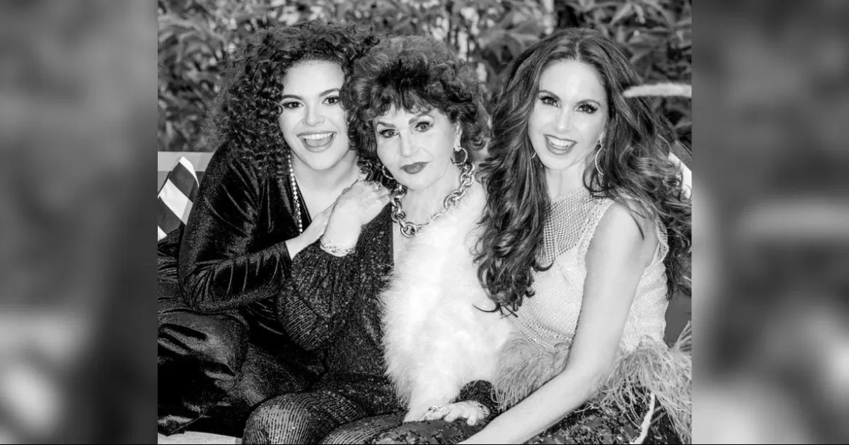 Mamá de Lucero festeja sus 79 años de edad