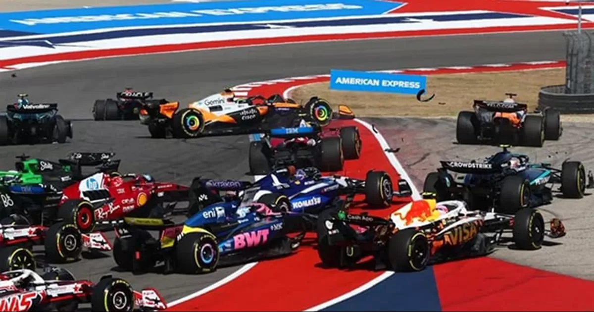 Max Verstappen triunfó en la Sprint del GP de Estados Unidos, en una accidentada carrera que dejó fuera a los McLaren en la primera curva