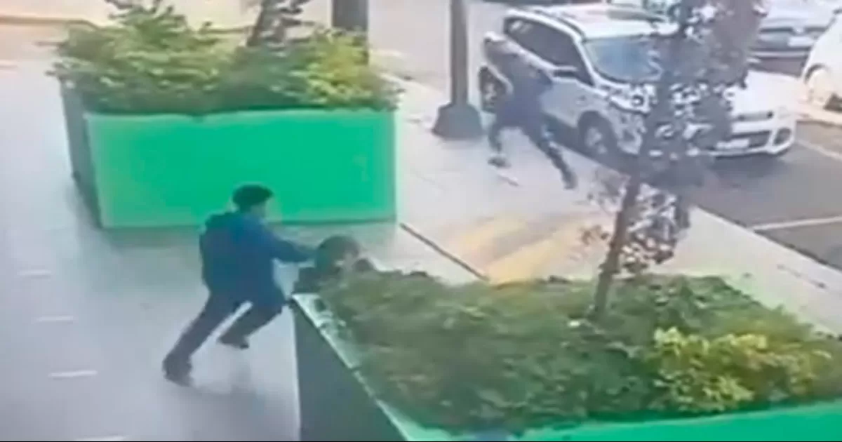 Héctor cumplió recientemente los 18 años y vivía en pobreza, aunque trabaja con su madre