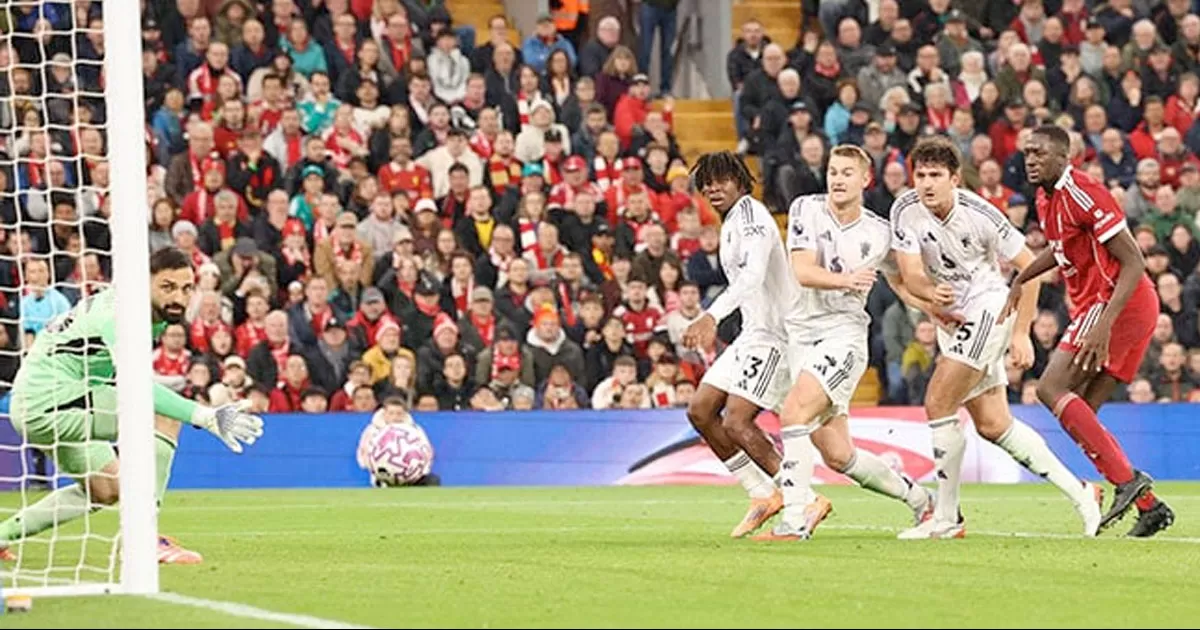 Manchester United se mostró sólido en defensa y apostó por el contragolpe.