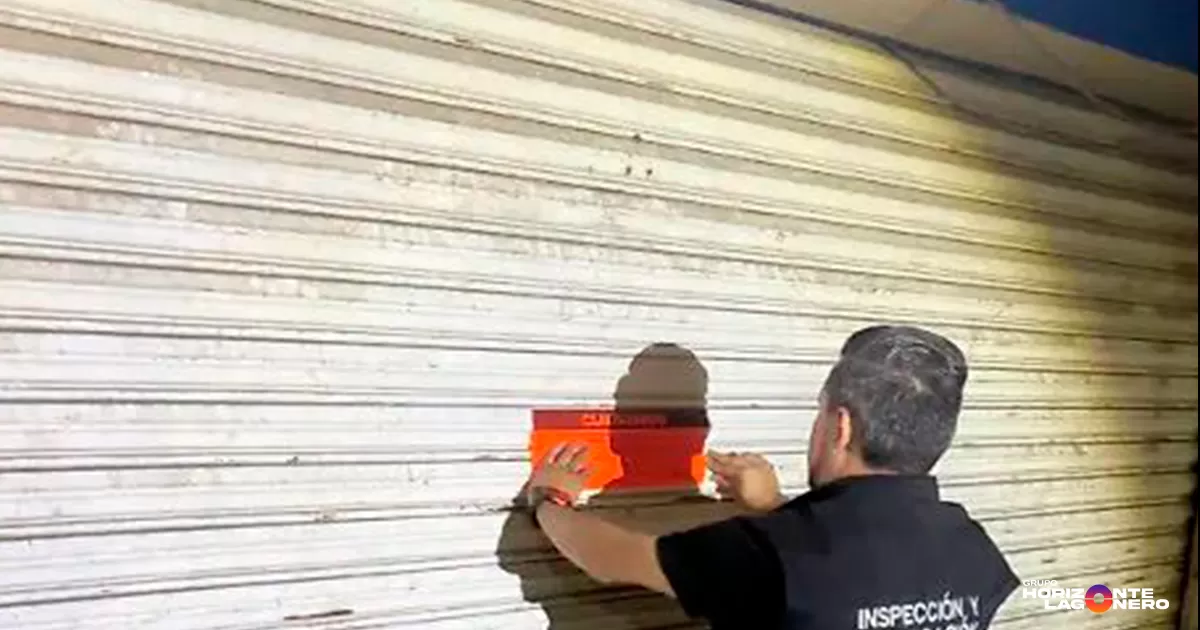 Personal de la dirección de Inspección y Verificación, en apoyo de la Dirección de Seguridad Pública Municipal y de la Policía de Acción y Reacción, detectaron que ambos establecimientos se encontraban interconectados y eran utilizados simultáneamente por los asistentes.