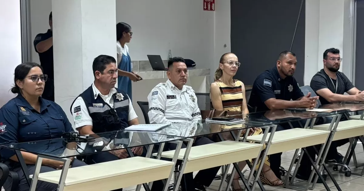 Respecto al tema el titular de la Dirección de Protección Civil y Bomberos, Jorge Luis Juárez, detalló que se desplegarán 35 elementos de la corporación, 50 agentes viales y un alrededor de 254 policías municipales en los diferentes panteones de la ciudad.