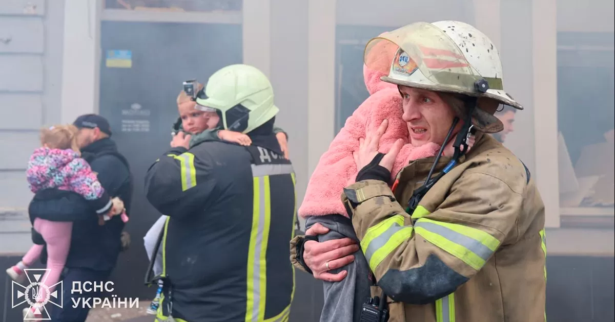 Moscú lanza durante la noche una ola de 405 drones y 28 misiles, y provoca al menos siete muertos