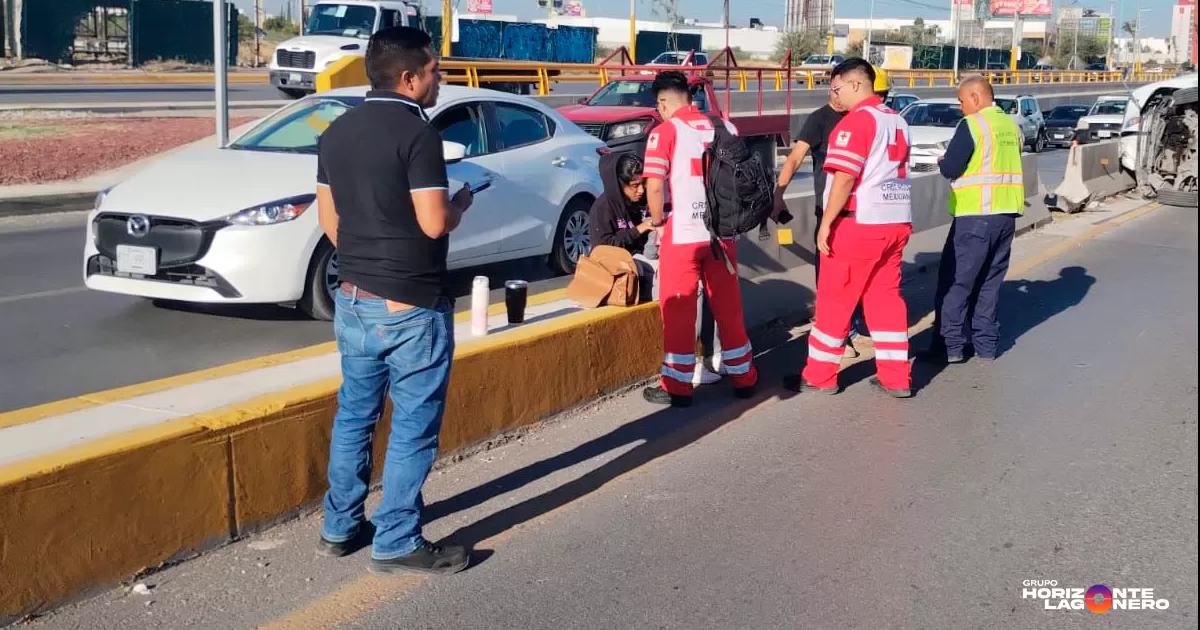 El primer hecho se registró alrededor de las 8:30 horas sobre el bulevar Río Nazas y Valdez Carrillo, cerca a la colonia el Arenal al poniente de la ciudad, cuando dos autos compactos protagonizaron un accidente vial.