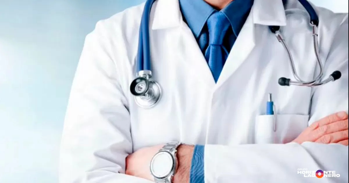 El indicador clave, que mide el número de médicos generales y especialistas en contacto directo con el paciente por cada mil habitantes en el sector público, sitúa el promedio nacional en 2.14. Sin embargo, al contrastar esta cifra con los estándares internacionales, se evidencian las carencias.