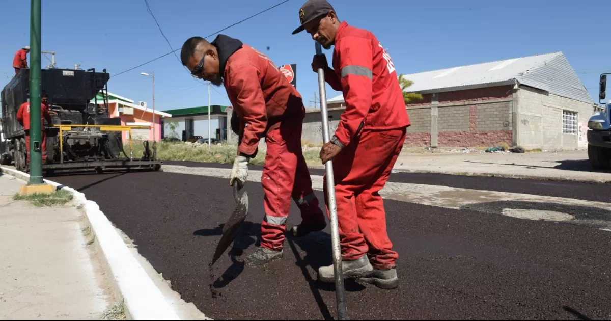 Llevan bacheo a la colonia Zaragoza Sur