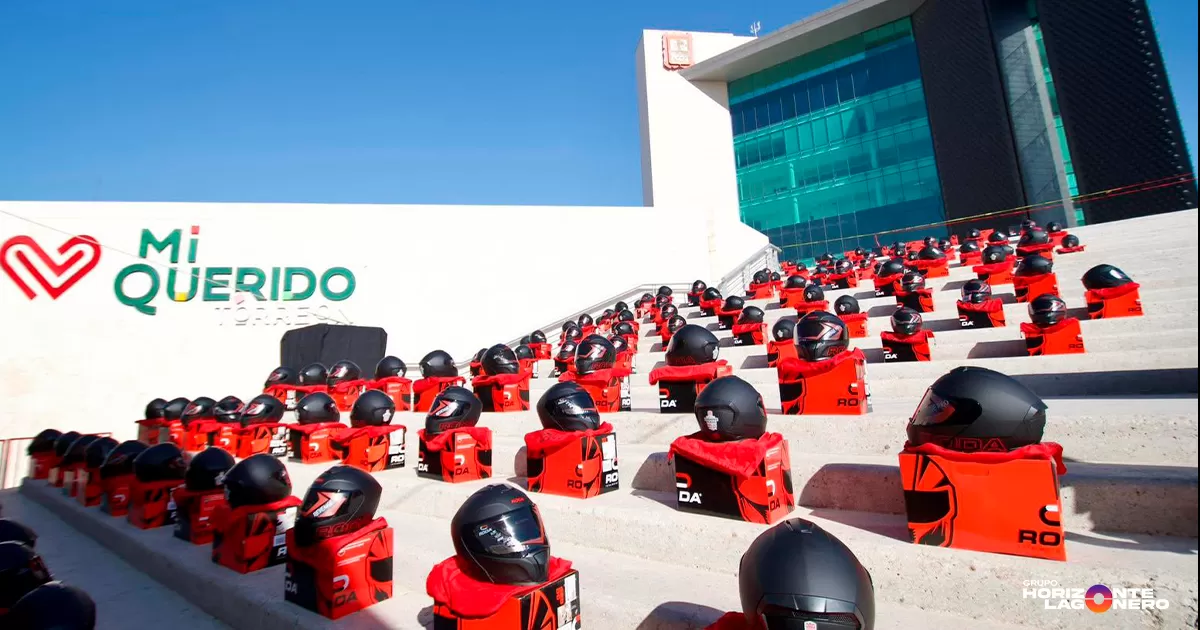 Entregan 400 cascos a motociclistas para reforzar la seguridad vial en Torreón