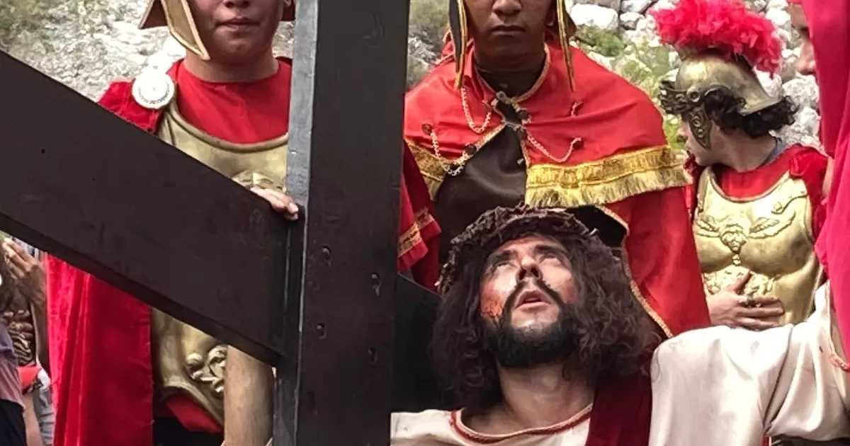 Unas 25 mil personas acudieron este viernes a la representación número 42 del Tradicional Vía Crucis del Santuario de las Noas.