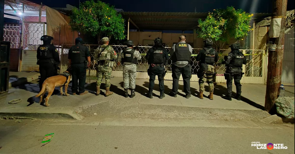 El operativo se llevó a cabo la noche de este pasado martes, en cumplimiento a una orden de cateo girada por un juez y solicitada por la Fiscalía General del Estado de Coahuila, región Laguna Uno. La diligencia se efectuó sobre la avenida Guadalupe, cerca de una iglesia de la zona.