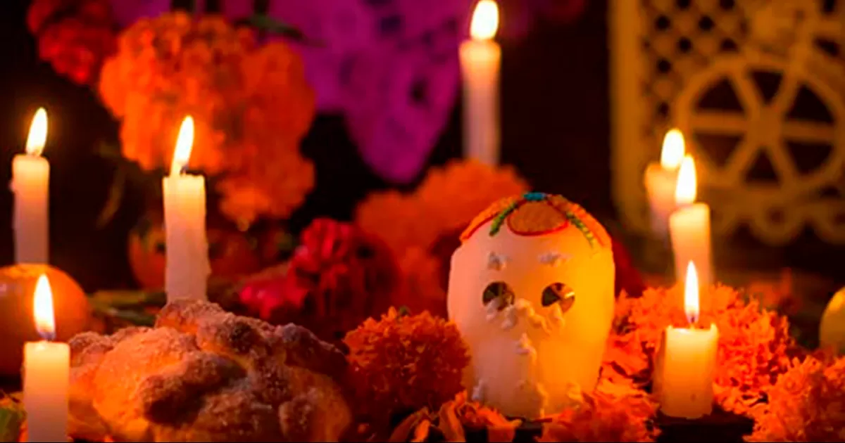 En la actualidad, es común que haya bares temáticos, fiestas y decoraciones alusivas en diferentes ciudades con la llegada de Halloween.