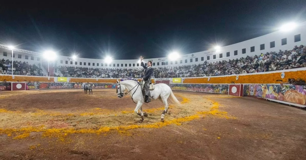 Corta cuatro orejas Cartagena en Velada de Día de Muertos