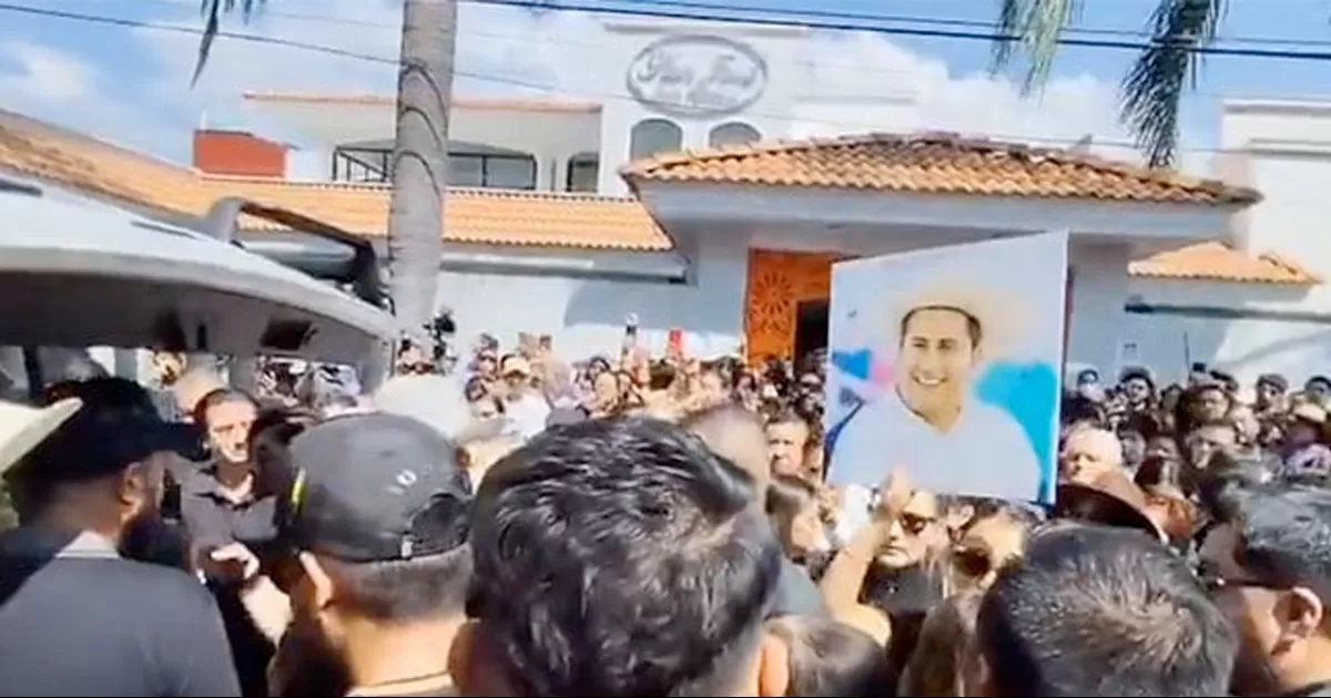 Familiares y ciudadanos dan el último adiós a Carlos Manzo, alcalde de Uruapan asesinado