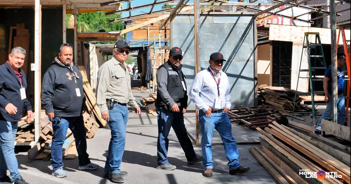Supervisan instalación del Mercadito Navideño en Torreón