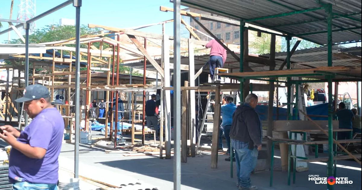 “Esperamos buenas ventas este año”: Locatarios del Mercadito Navideño de Torreón