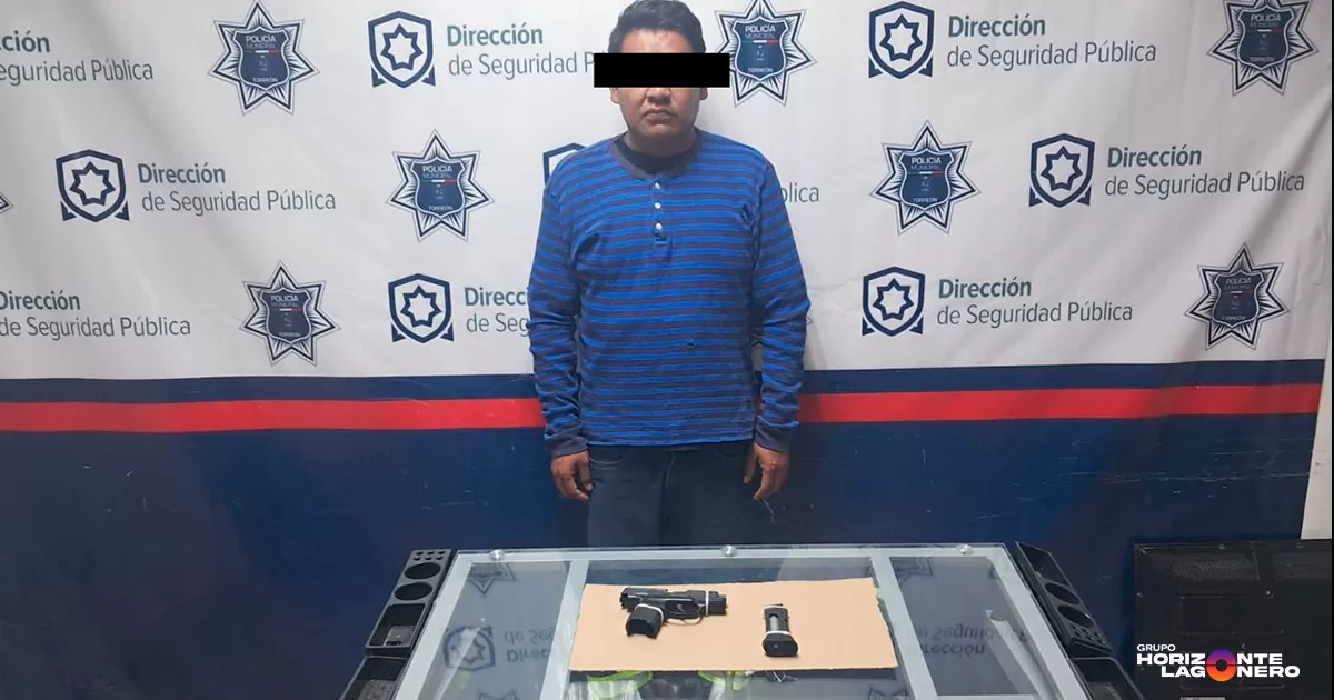 Policías detienen a hombre por amenazas y portar arma falsa en Torreón